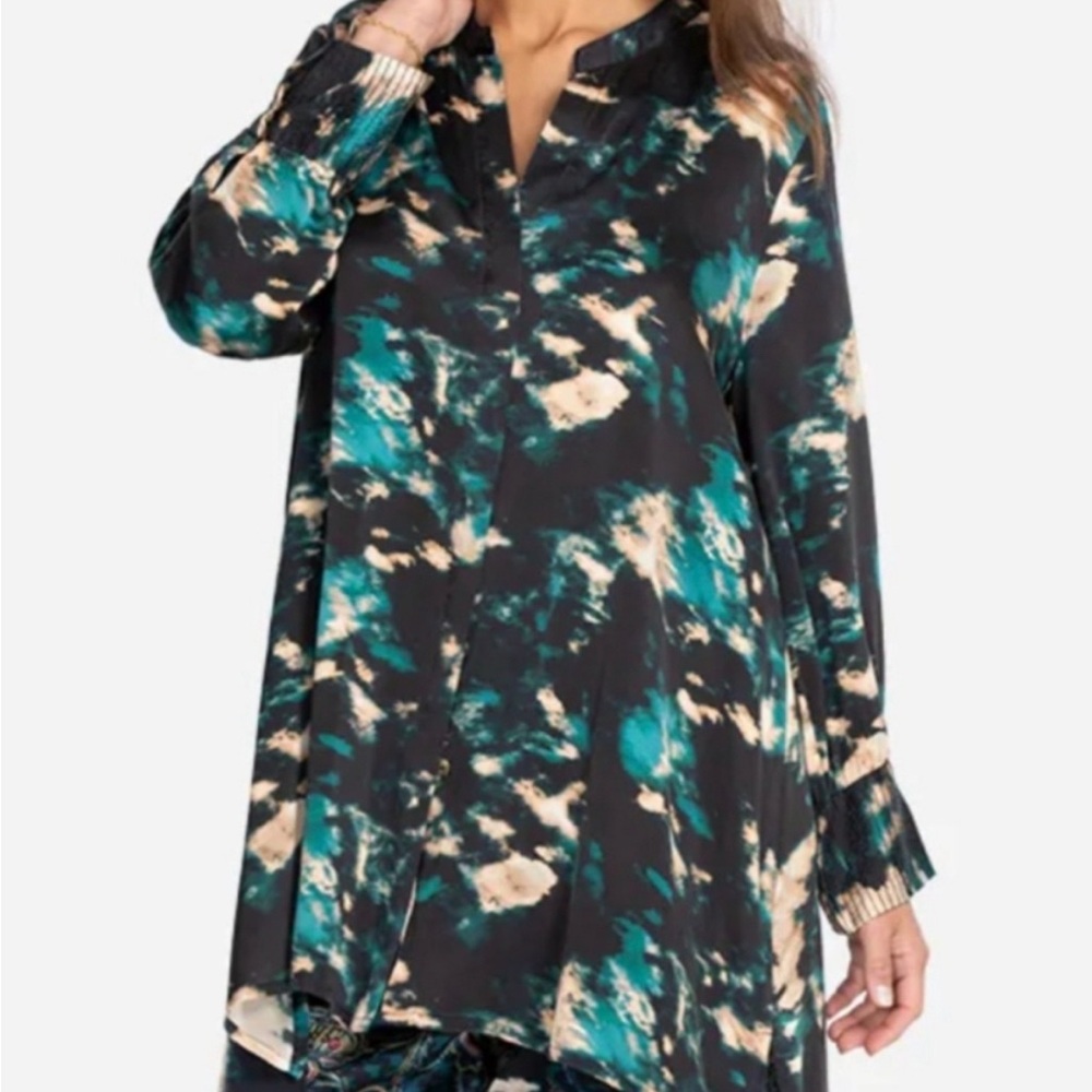 Johnny Was Shadow Voyager Silk Tunic in teal, navy and cream. Size L. VGUC